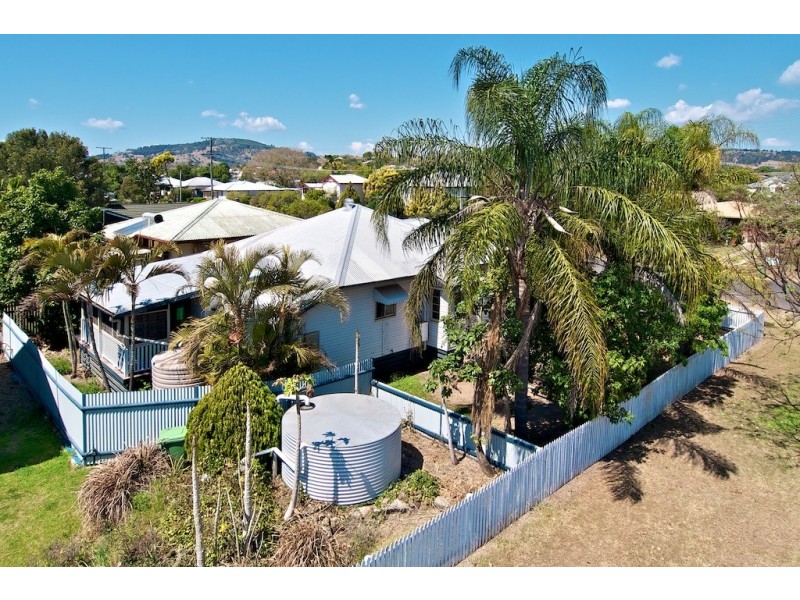 30 Daniel St, Lowood QLD 4311