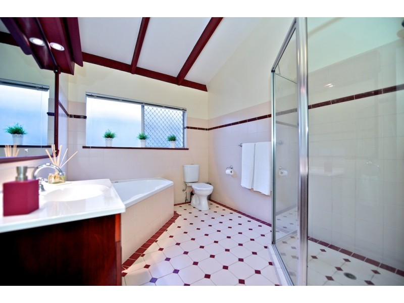 92 Lant Street, Chapel Hill QLD 4069