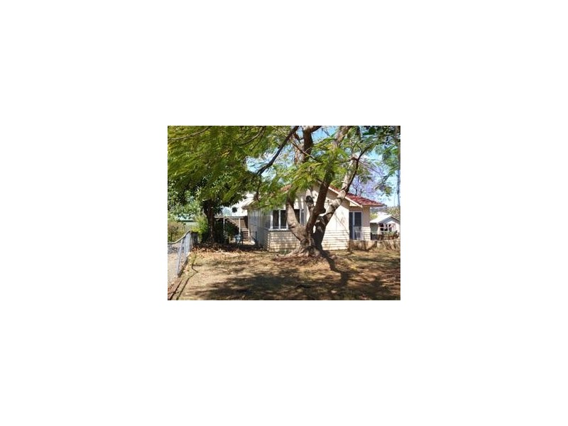 8 Schelbach Street, Booval QLD 4304