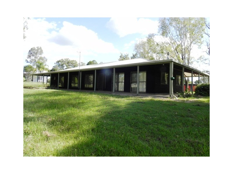 41 East St, Esk QLD 4312