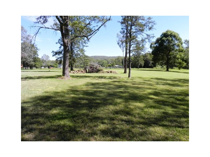 41 East St, Esk QLD 4312