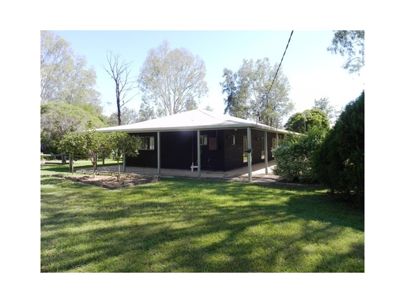 41 East St, Esk QLD 4312