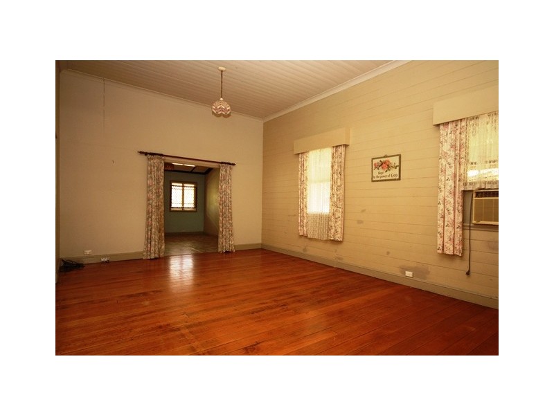 10 Church St, Lowood QLD 4311