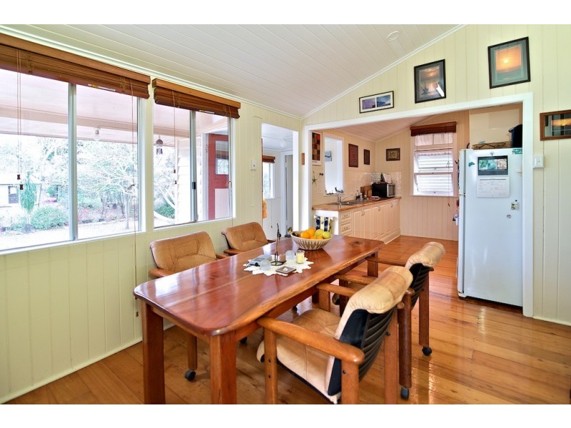 16 Pryde St, Lowood QLD 4311