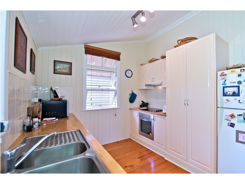 16 Pryde St, Lowood QLD 4311