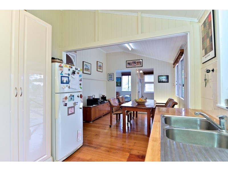 16 Pryde St, Lowood QLD 4311