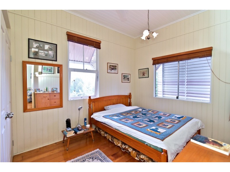 16 Pryde St, Lowood QLD 4311