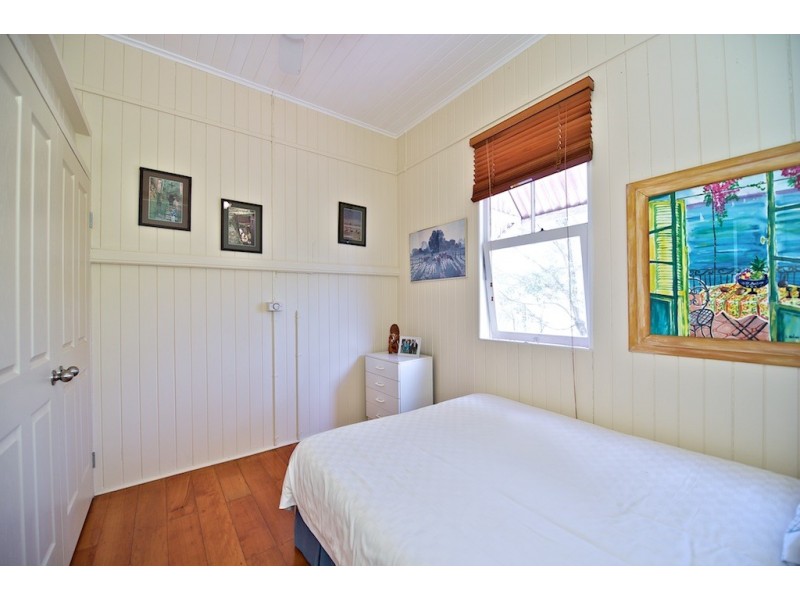 16 Pryde St, Lowood QLD 4311