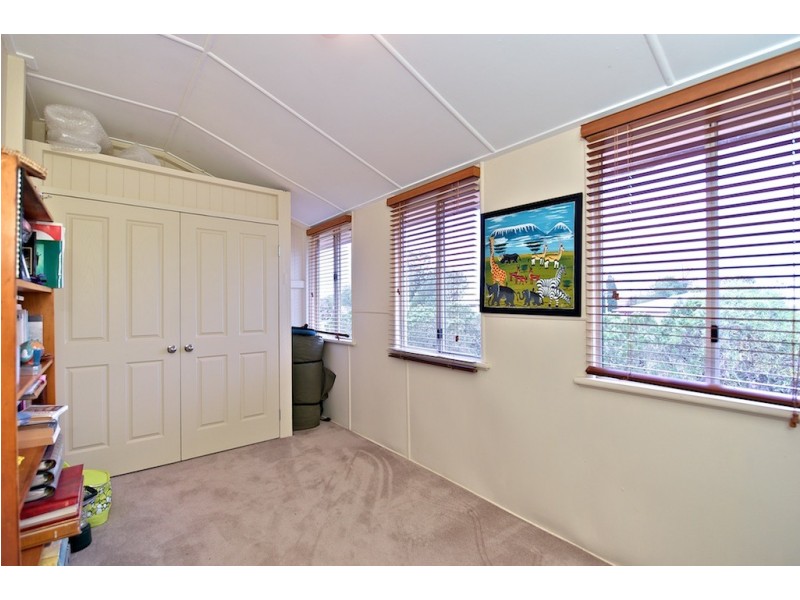 16 Pryde St, Lowood QLD 4311