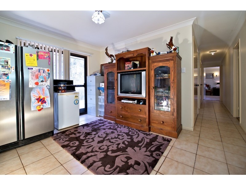 75 Farrell Road, Pine Mountain QLD 4306