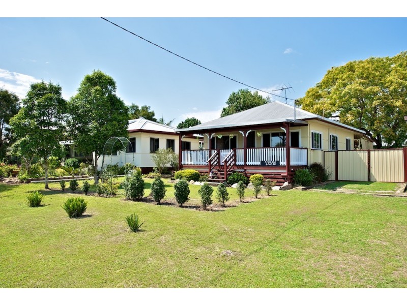 10 Pryde St, Lowood QLD 4311
