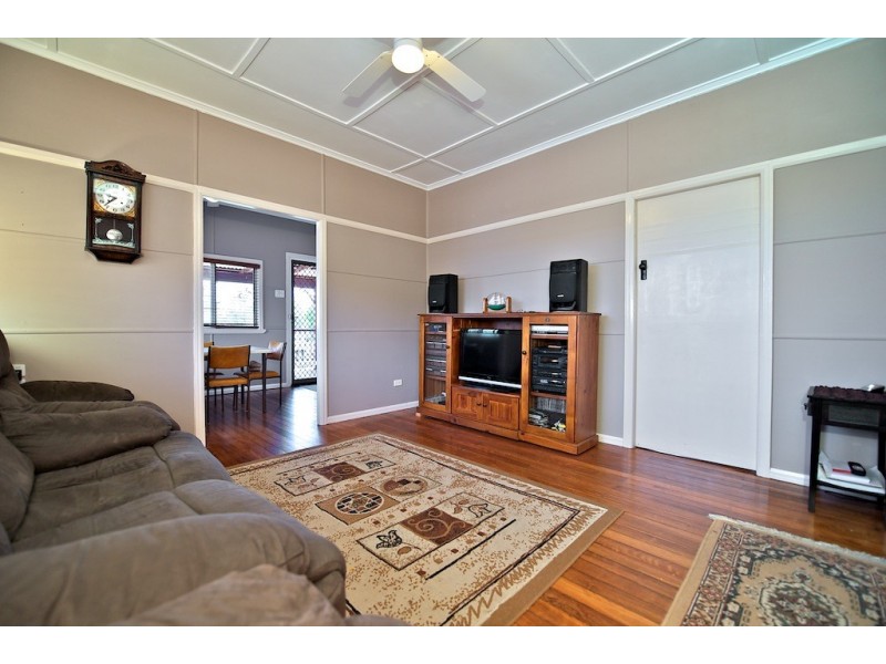 10 Pryde St, Lowood QLD 4311