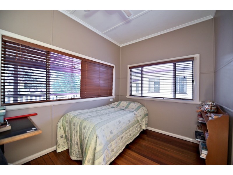 10 Pryde St, Lowood QLD 4311