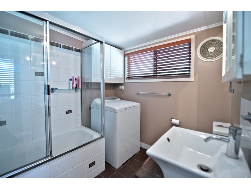 10 Pryde St, Lowood QLD 4311