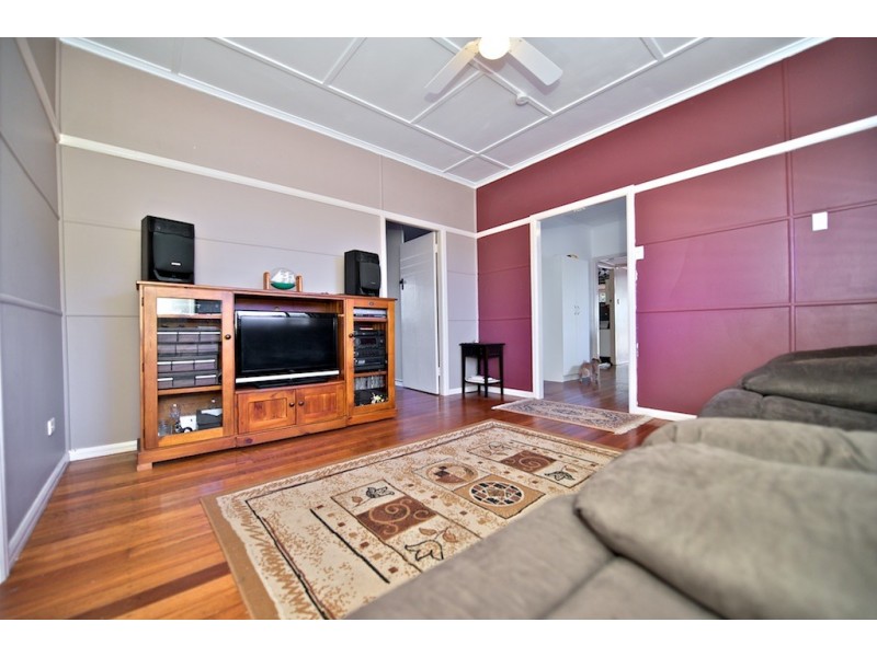 10 Pryde St, Lowood QLD 4311