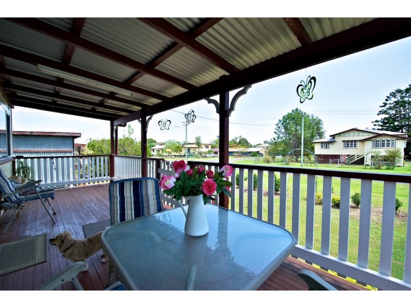 10 Pryde St, Lowood QLD 4311