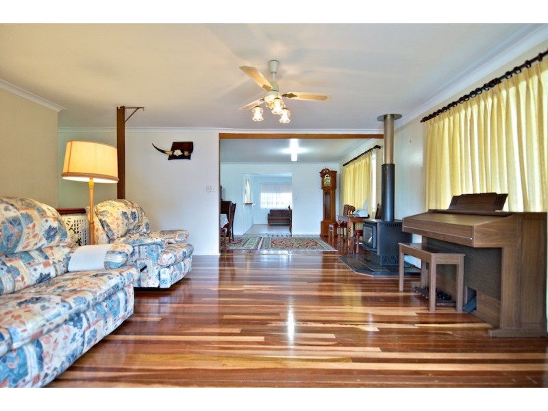91 Robertson Road, Raceview QLD 4305