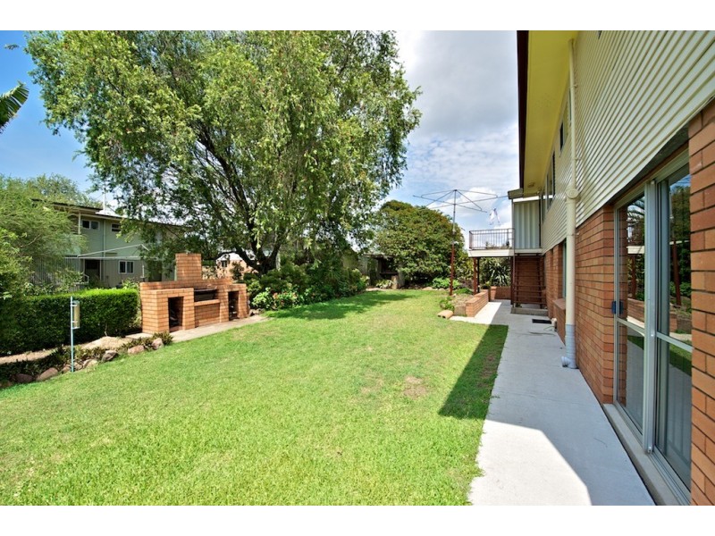 91 Robertson Road, Raceview QLD 4305