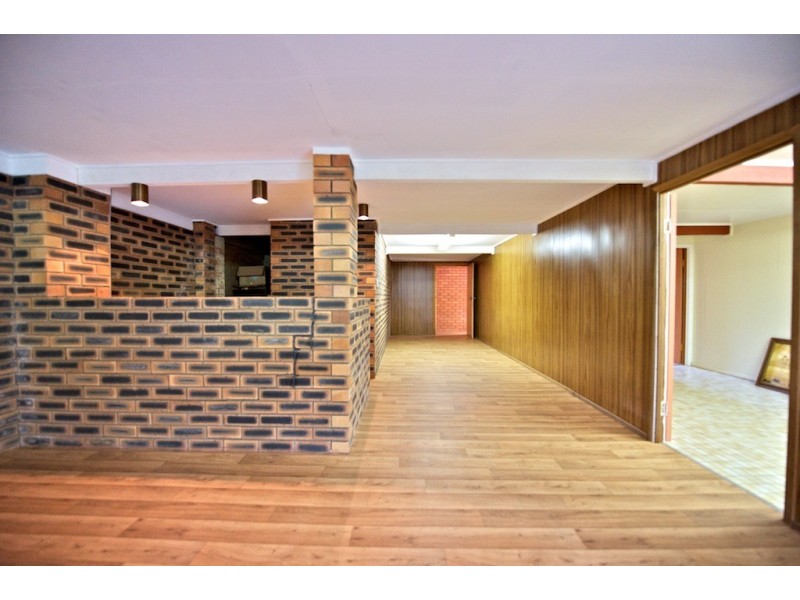 91 Robertson Road, Raceview QLD 4305