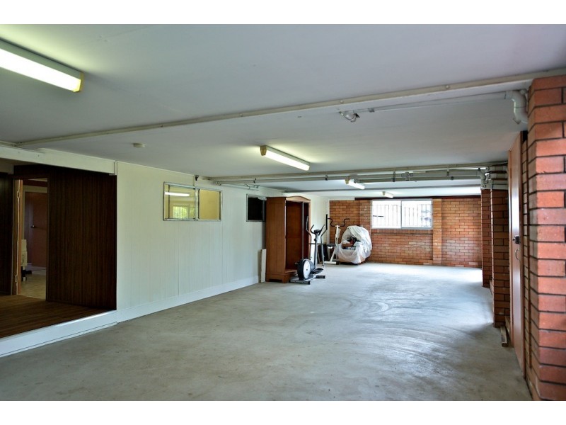 91 Robertson Road, Raceview QLD 4305