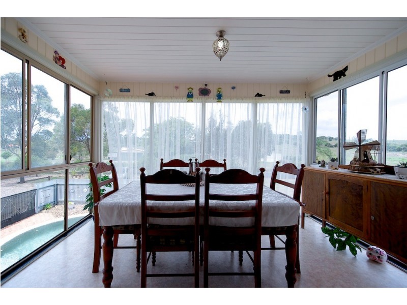 18 Saxelby Rd, Lowood QLD 4311