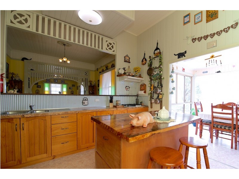 18 Saxelby Rd, Lowood QLD 4311