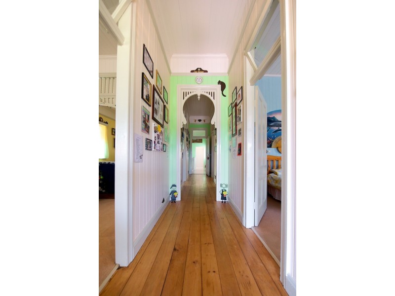 18 Saxelby Rd, Lowood QLD 4311