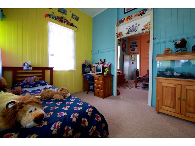 18 Saxelby Rd, Lowood QLD 4311