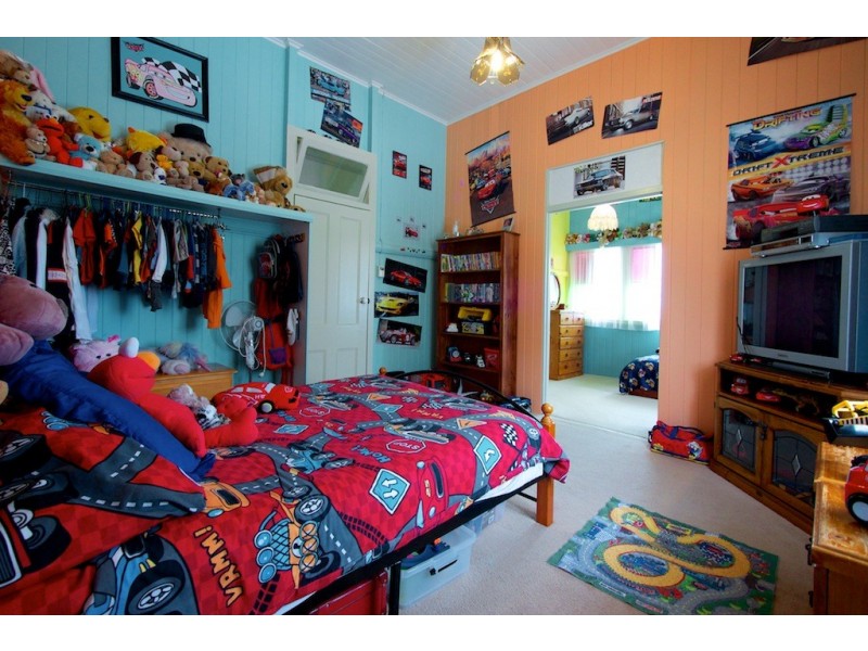 18 Saxelby Rd, Lowood QLD 4311