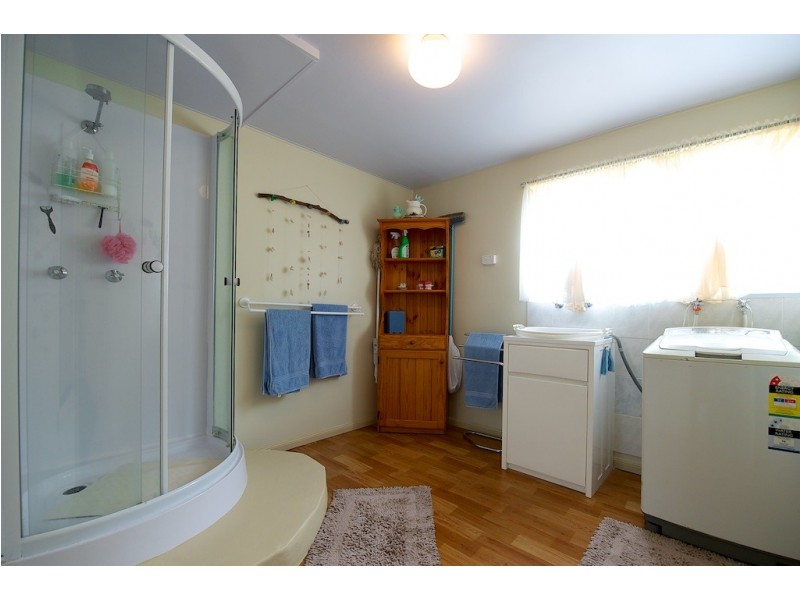 18 Saxelby Rd, Lowood QLD 4311