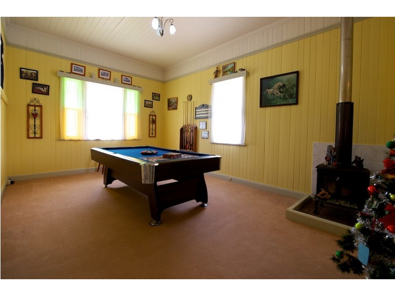 18 Saxelby Rd, Lowood QLD 4311