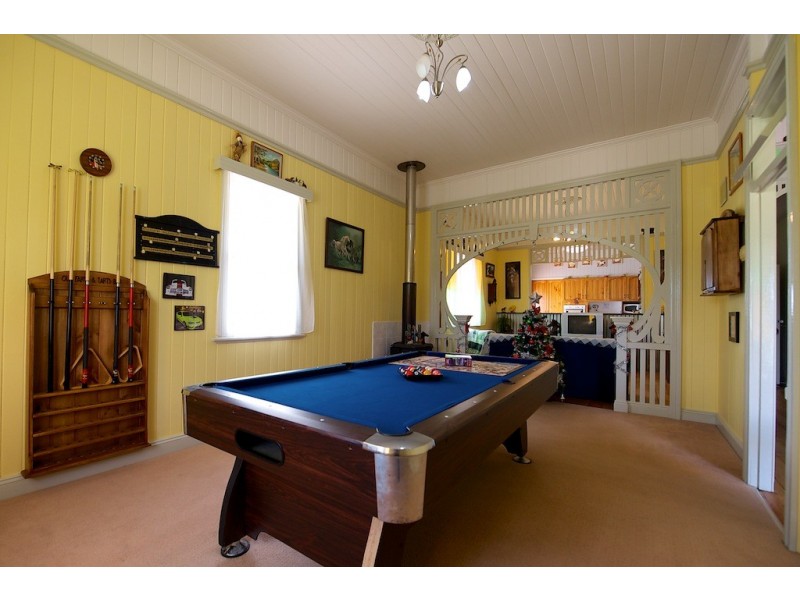 18 Saxelby Rd, Lowood QLD 4311