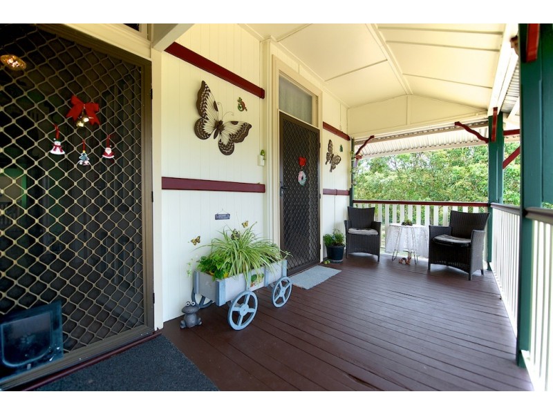 18 Saxelby Rd, Lowood QLD 4311