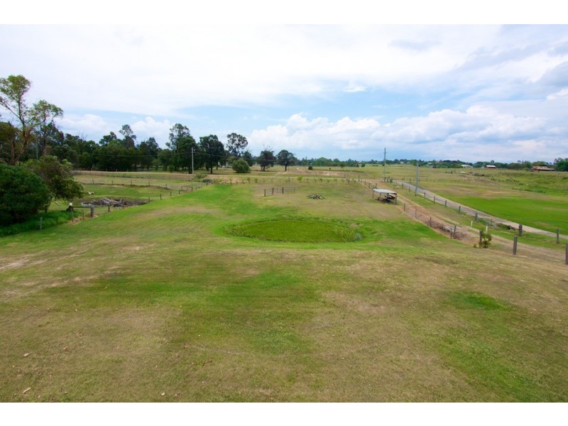 18 Saxelby Rd, Lowood QLD 4311