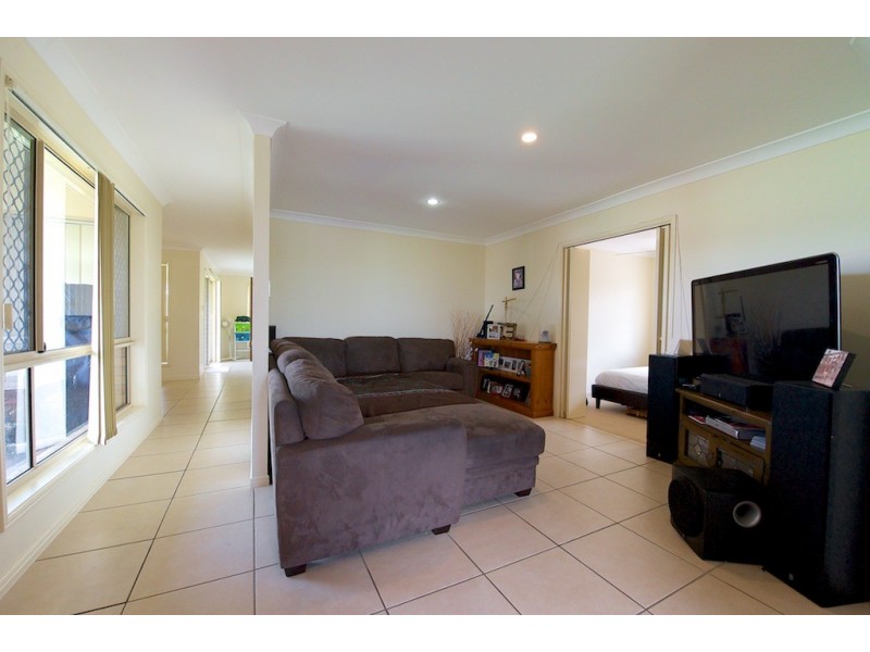 10 Jared Circuit, Yamanto QLD 4305