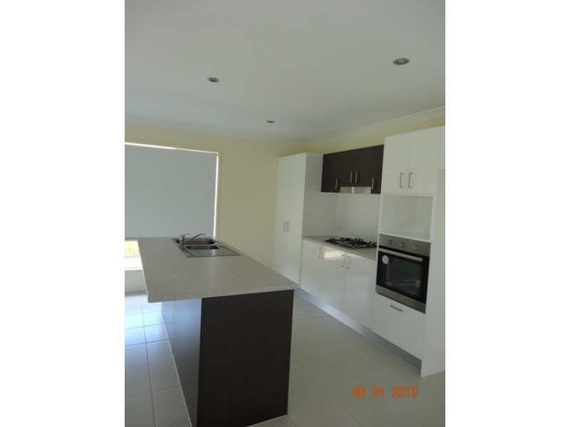 18 Peregrine Drive, Lowood QLD 4311