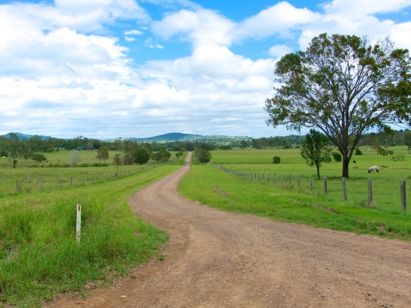 76 Mockers Road, Fairney View QLD 4306