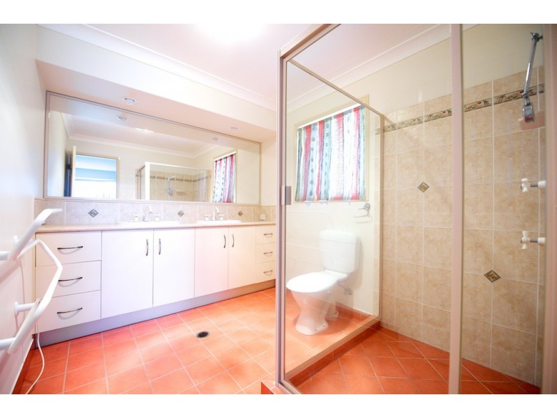 24 Chestnut Drive, Flinders View QLD 4305
