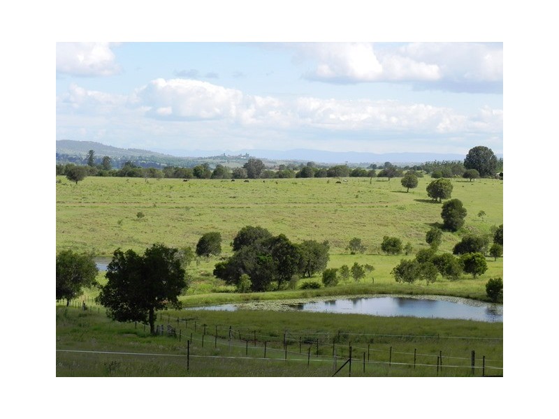 93 Hecks Rd, Glamorgan Vale QLD 4306