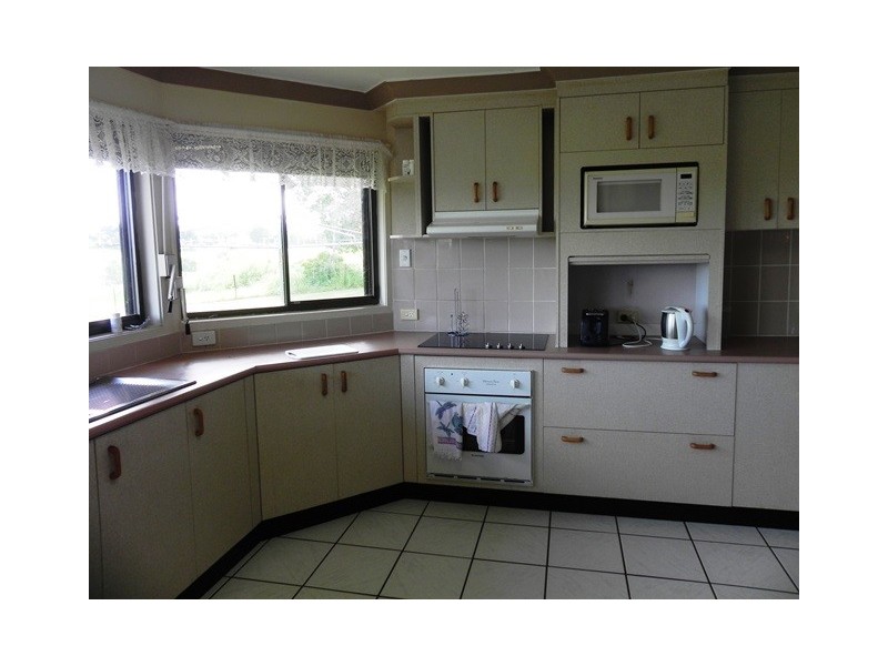 93 Hecks Rd, Glamorgan Vale QLD 4306