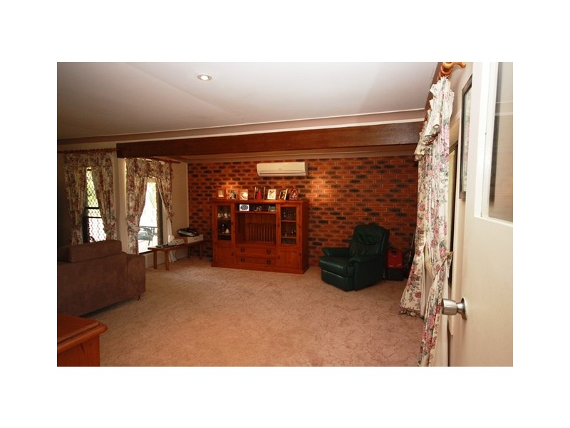 93 Hecks Rd, Glamorgan Vale QLD 4306