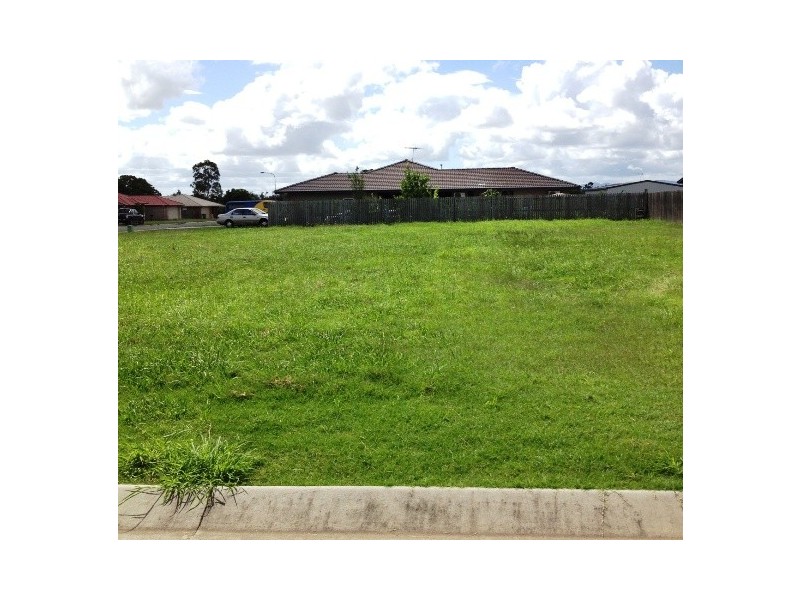 12 Varley St, Lowood QLD 4311