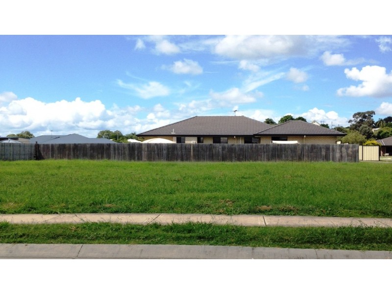 12 Varley St, Lowood QLD 4311