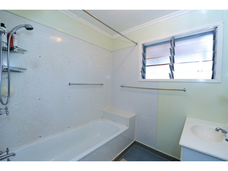 48 Sherlocks Rd, Pine Mountain QLD 4306