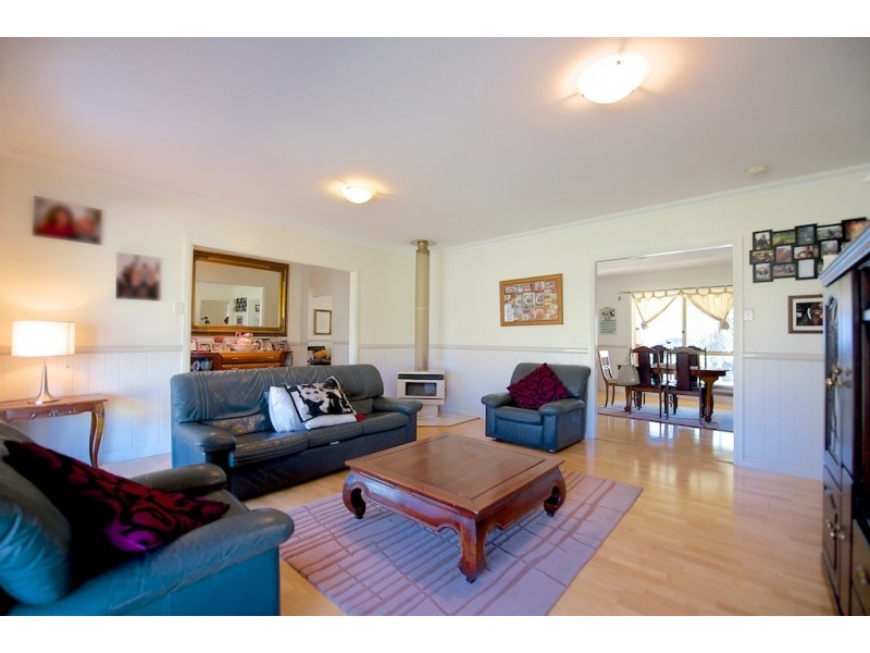 74 Borallon Station Rd, Pine Mountain QLD 4306