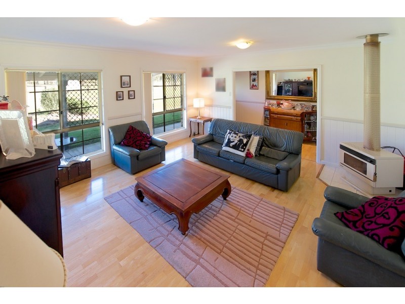 74 Borallon Station Rd, Pine Mountain QLD 4306