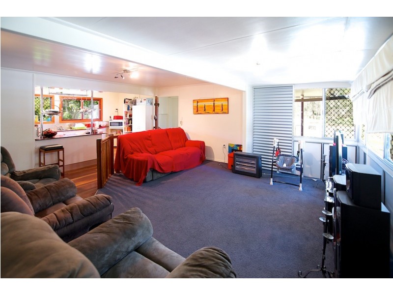 443 Brisbane Valley Highway, Pine Mountain QLD 4306