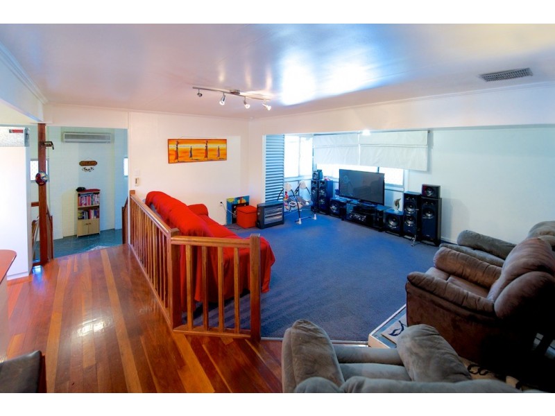 443 Brisbane Valley Highway, Pine Mountain QLD 4306