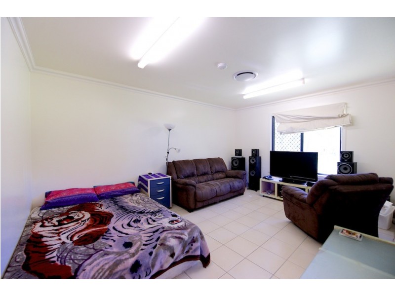 443 Brisbane Valley Highway, Pine Mountain QLD 4306