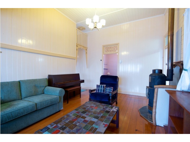 17 Park Street, Lowood QLD 4311